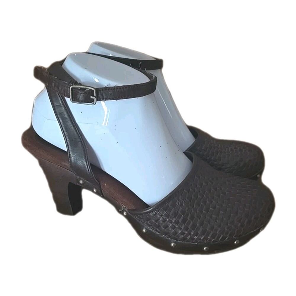 No Boundaries Y2K Brown Studded Woven Boho Ankle Strap Clogs Heels Womans Size 9